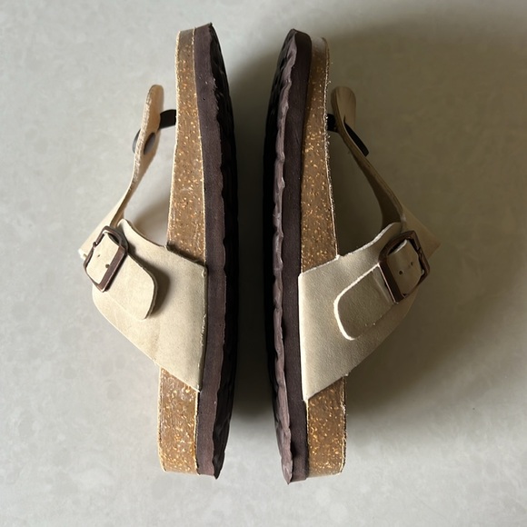 Cushionaire thong sandals, cream leather straps - Picture 4 of 6